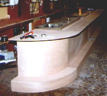 Achterkant van de bar tijdens de bouw.